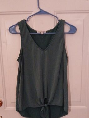 Green Envelope Dark Green V Neck Size XS Tie Front Tank